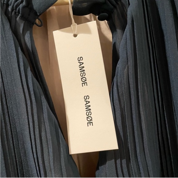 SAMSOE SAMSOE Lady Keyhole Pleated Long Sleeve Blouse - Picture 8 of 10